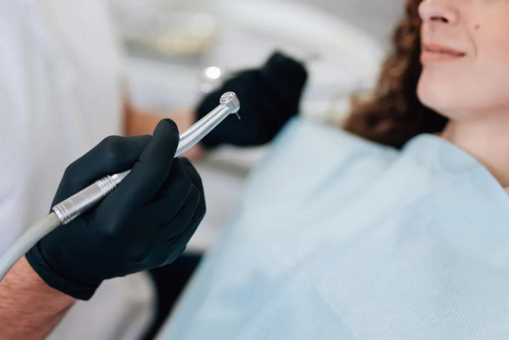 reconstruction osseuse et sinus lift d'un patient au cabinet Almé